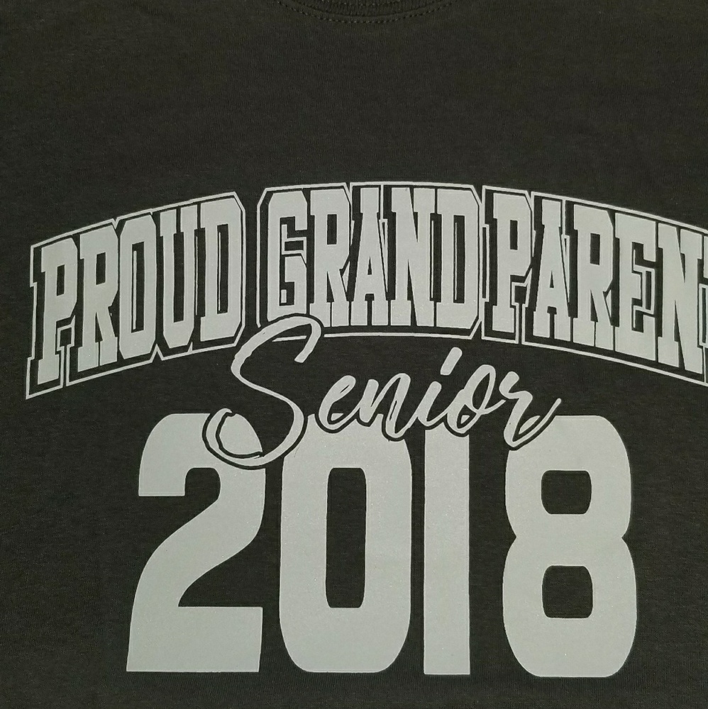 NWT..SENIOR 2018 GRANDPARENT Tee Shirt